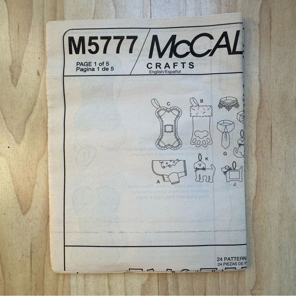 McCall's Sewing Pattern Pet Christmas M5777 Dog Sweaters Stockings VTG 2008
